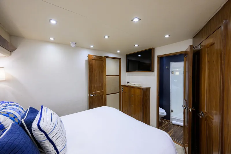 China Time Yacht Photos Pics Viking 92 CHINA TIME - Starboard Guest Stateroom & Head Access