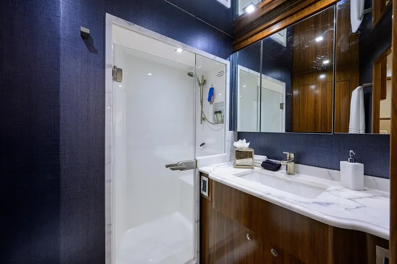 China Time Yacht Photos Pics Viking 92 CHINA TIME - Starboard Guest Head