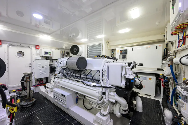 China Time Yacht Photos Pics Viking 92 CHINA TIME - Engine Room