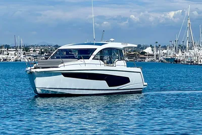 Sealine C335V