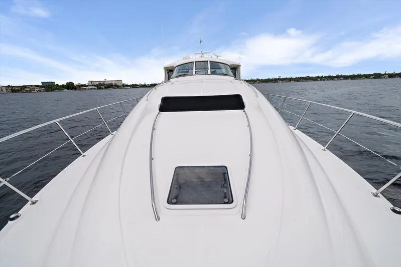 Free Bird Yacht Photos Pics 2003 Sea Ray 480 Motor Yacht on open water, showcasing sleek deck design and railing.