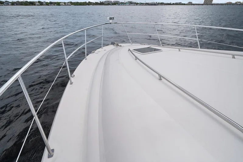 Free Bird Yacht Photos Pics 2003 Sea Ray 480 Motor Yacht bow view on calm water.