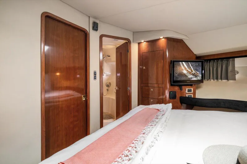 Free Bird Yacht Photos Pics Luxurious 2003 Sea Ray 480 Motor Yacht interior with wood finishes and modern amenities.