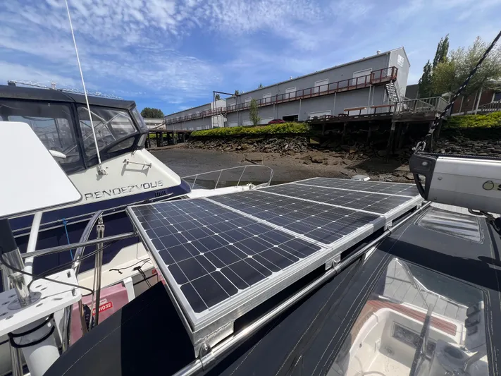 Fr&egrave; Moment Yacht Photos Pics 