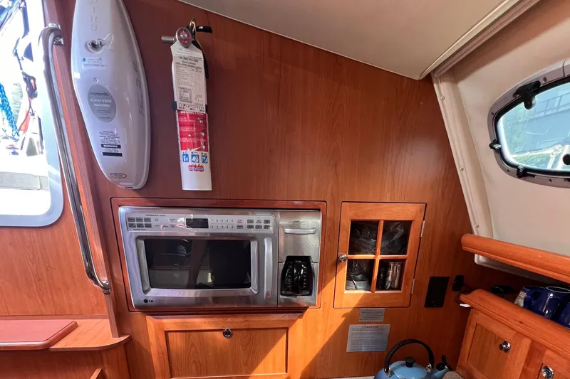 Fr&egrave; Moment Yacht Photos Pics 