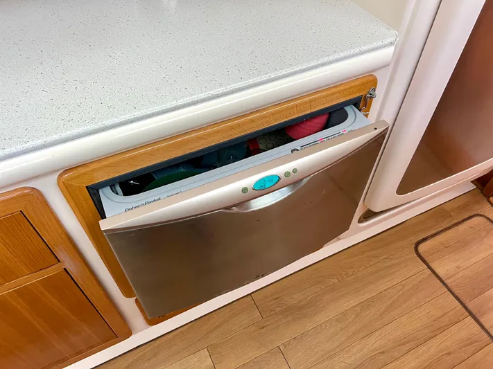 Phoenix XI Yacht Photos Pics 