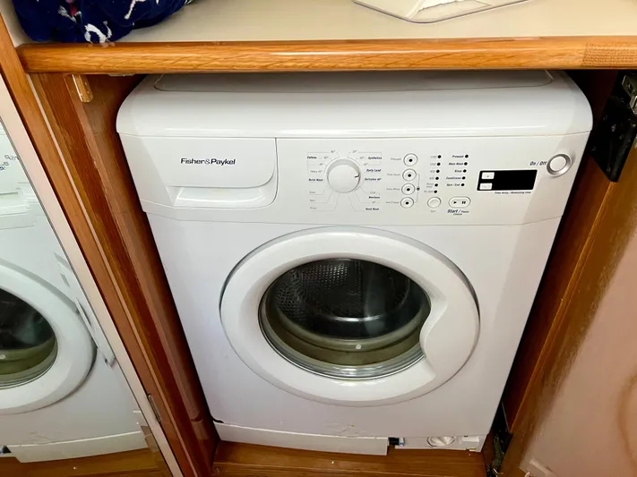 Phoenix XI Yacht Photos Pics 