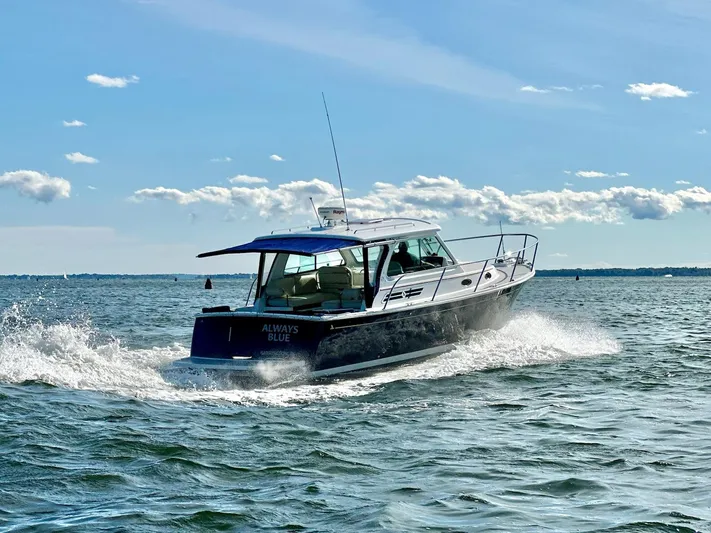 Always Blue Yacht Photos Pics Running - Transom