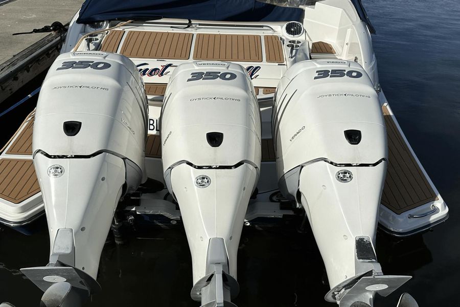 2017 Sea Ray SLX 350 Outboard