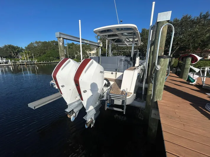  Yacht Photos Pics Nimbus T9 - Engines on lift