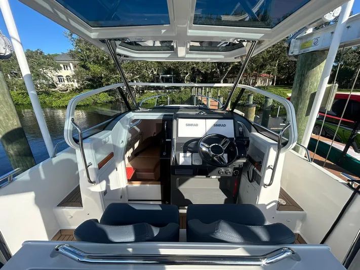  Yacht Photos Pics Nimbus T9 - Helm