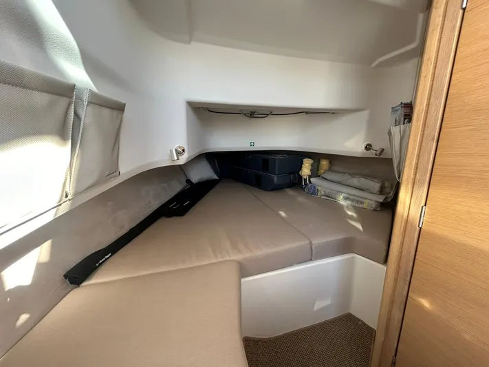  Yacht Photos Pics Nimbus T9 - Cabin