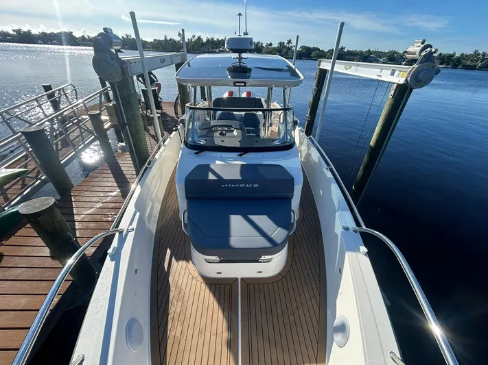  Yacht Photos Pics Nimbus T9 - Forward seating