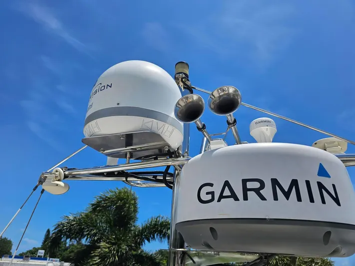  Yacht Photos Pics 2014 Ranger Tugs 31-CB with Garmin and KVH equipment under clear blue sky.