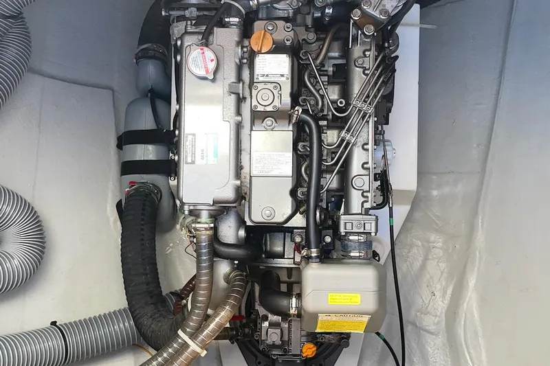 Unfettered Yacht Photos Pics Port engine