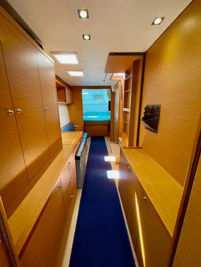 Unfettered Yacht Photos Pics Owner's suite