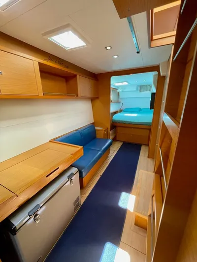 Unfettered Yacht Photos Pics Owner's suite