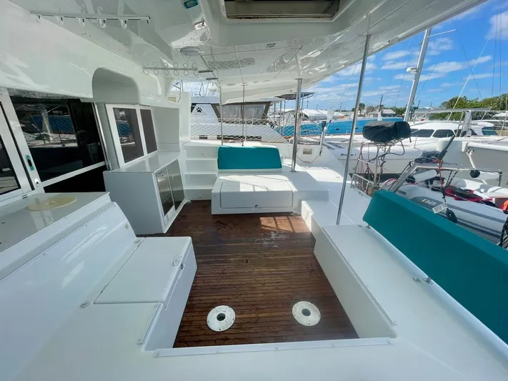 Unfettered Yacht Photos Pics Cockpit looking to starboard