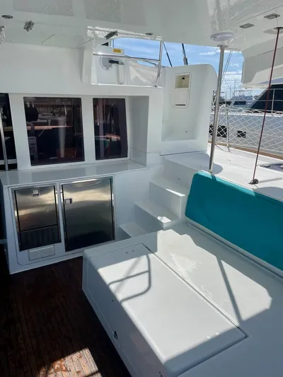 Unfettered Yacht Photos Pics Cockpit starboard