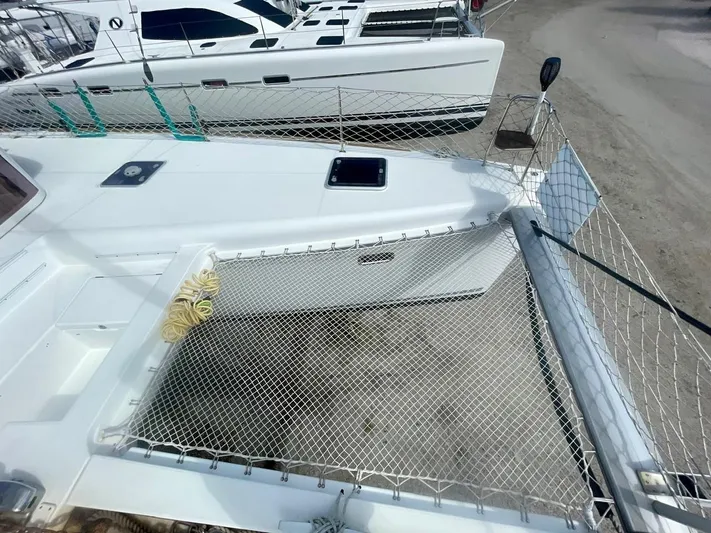 Unfettered Yacht Photos Pics 