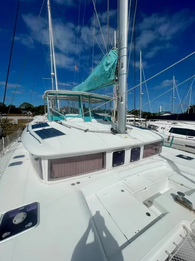 Unfettered Yacht Photos Pics 