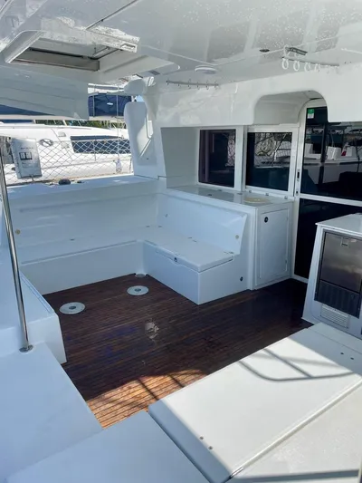 Unfettered Yacht Photos Pics Cockpit looking to port