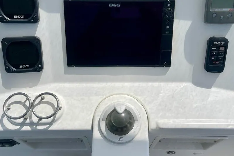 Unfettered Yacht Photos Pics Flybridge