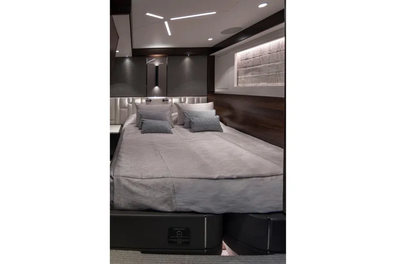 Baillies Yacht Photos Pics Luxurious bedroom interior of 2021 Sunseeker Manhattan 68 yacht, featuring modern design and cozy bedding.