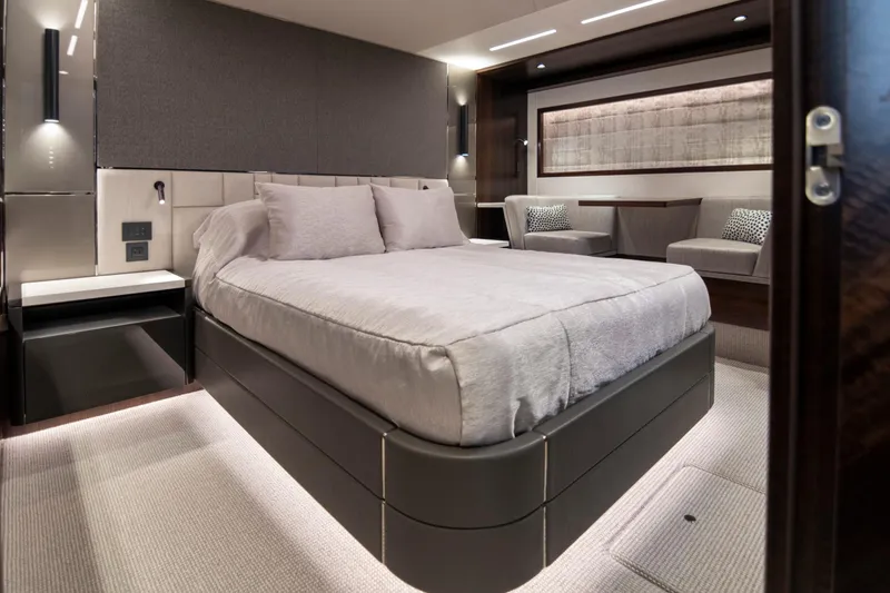 Baillies Yacht Photos Pics Luxurious bedroom interior of 2021 Sunseeker Manhattan 68 yacht, featuring modern design and elegant furnishings.