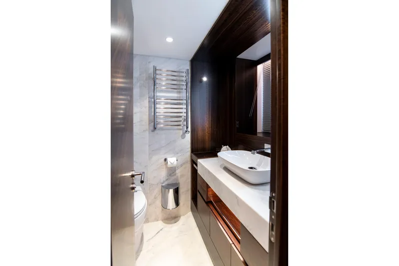 Baillies Yacht Photos Pics Luxurious bathroom in 2021 Sunseeker Manhattan 68 yacht with modern fixtures and elegant design.