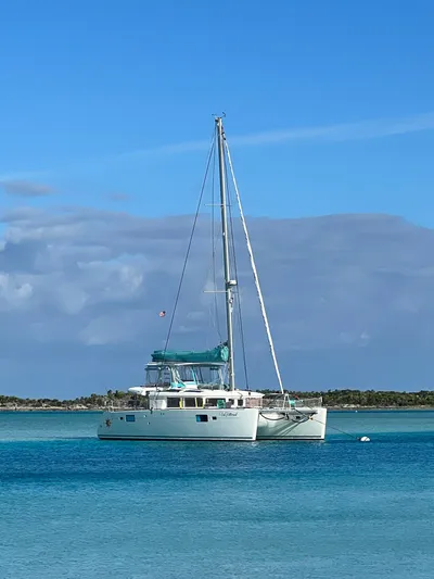 Unfettered Yacht Photos Pics 
