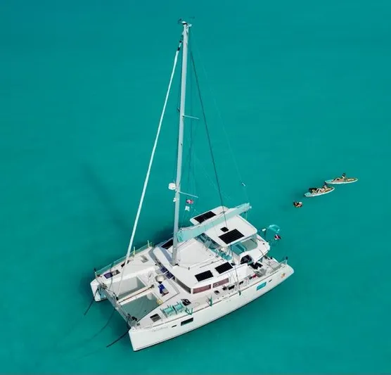 Unfettered Yacht Photos Pics 