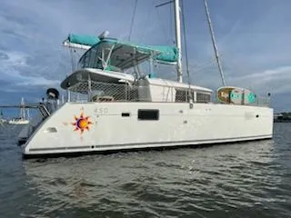 Unfettered Yacht Photos Pics 