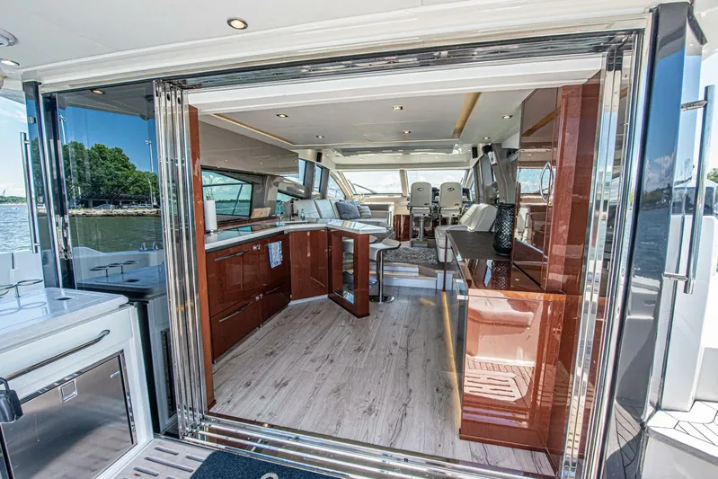 Bob 'n Around Yacht Photos Pics 2018 Sea Ray L550 - Image 25