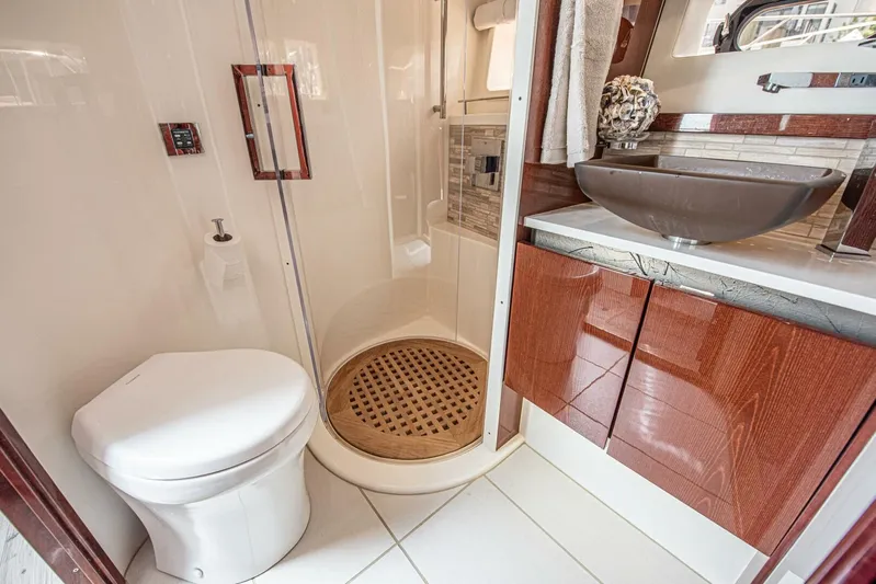 Bob 'n Around Yacht Photos Pics 2018 Sea Ray L550 - Image 61