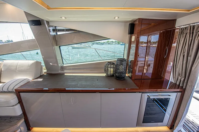 Bob 'n Around Yacht Photos Pics 2018 Sea Ray L550 - Image 30