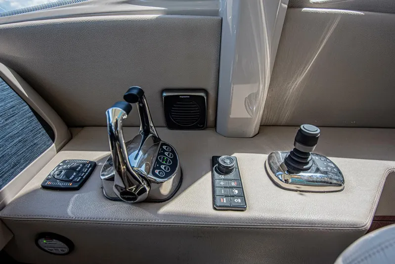 Bob 'n Around Yacht Photos Pics 2018 Sea Ray L550 - Image 45