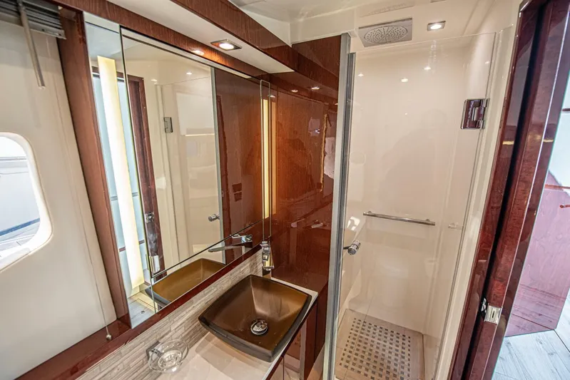 Bob 'n Around Yacht Photos Pics 2018 Sea Ray L550 - Image 48