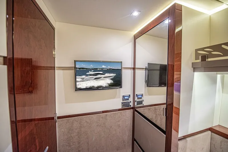 Bob 'n Around Yacht Photos Pics 2018 Sea Ray L550 - Image 64