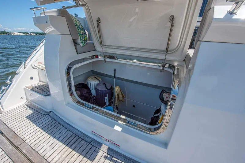 Bob 'n Around Yacht Photos Pics 2018 Sea Ray L550 - Image 16