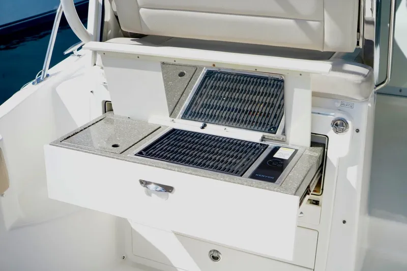 Mr Ceo Yacht Photos Pics 2015 Boston Whaler 315 Conquest boat grill and countertop detail.