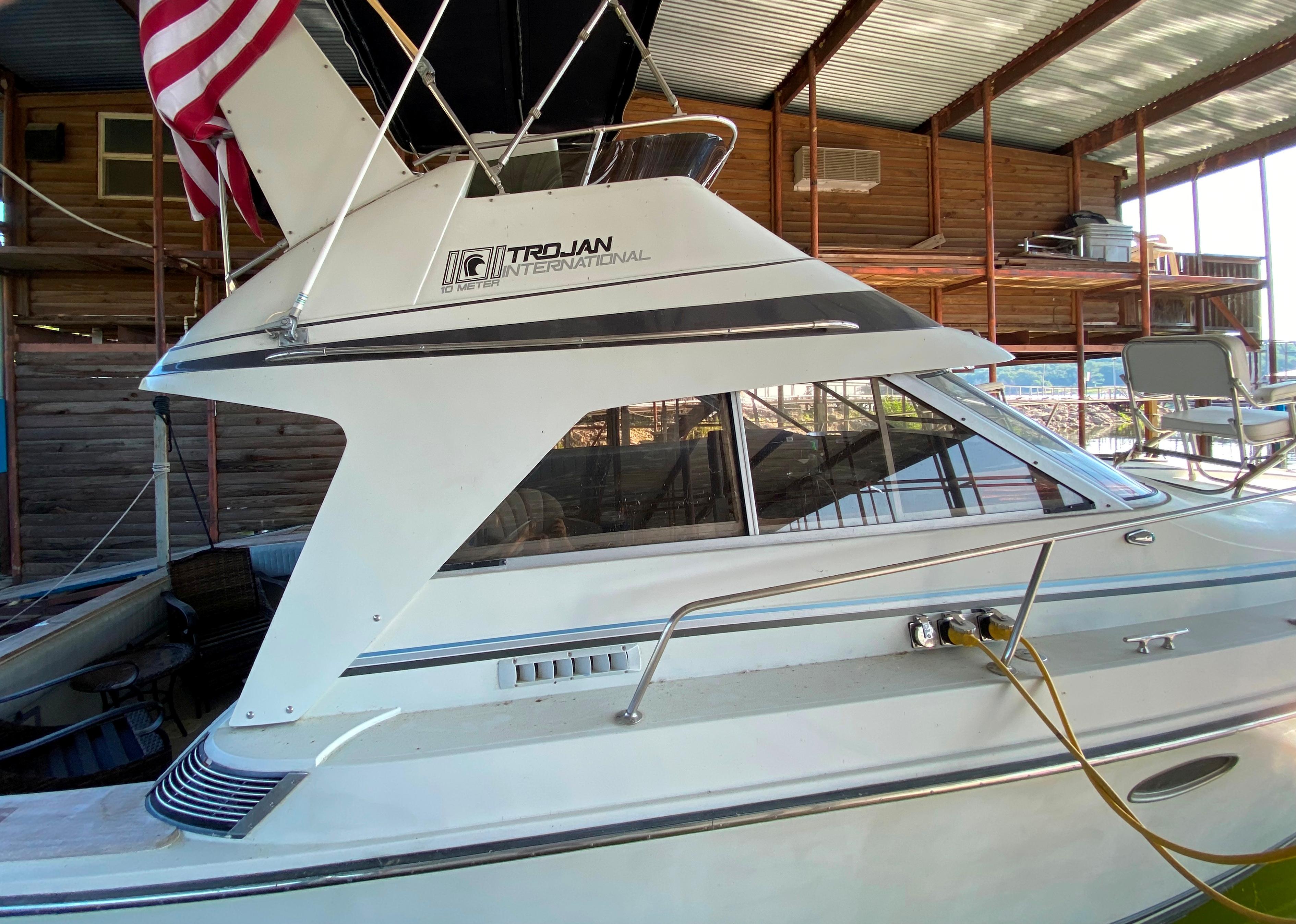 1984 Trojan 10 Meter Sedan Flybridge for sale - YachtWorld