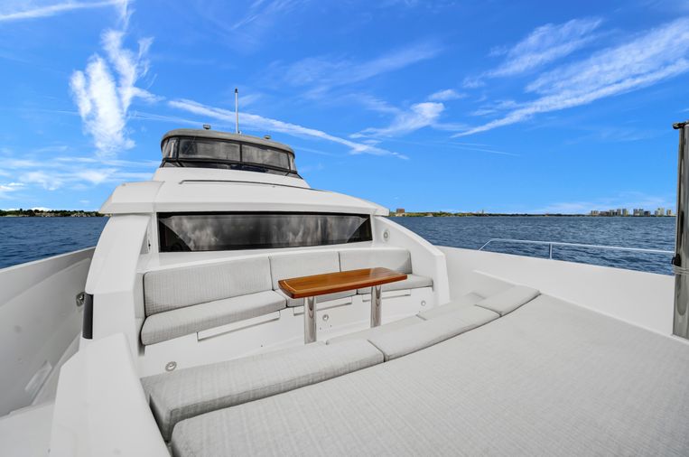 2018-92-hatteras-m90-panacera