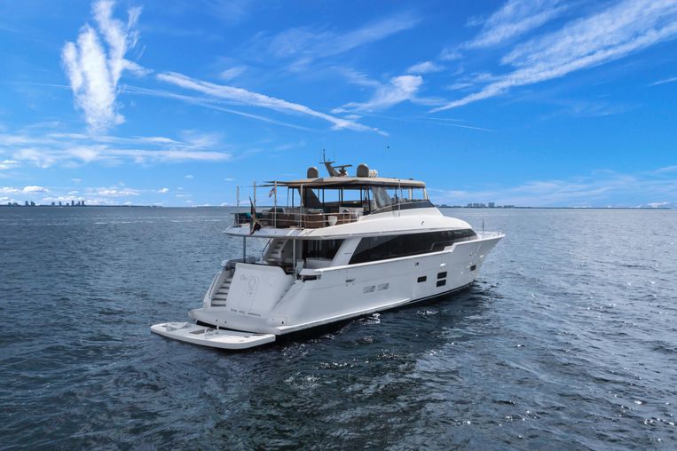 2018-92-hatteras-m90-panacera