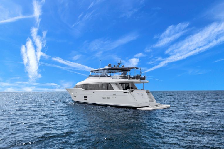 2018-92-hatteras-m90-panacera