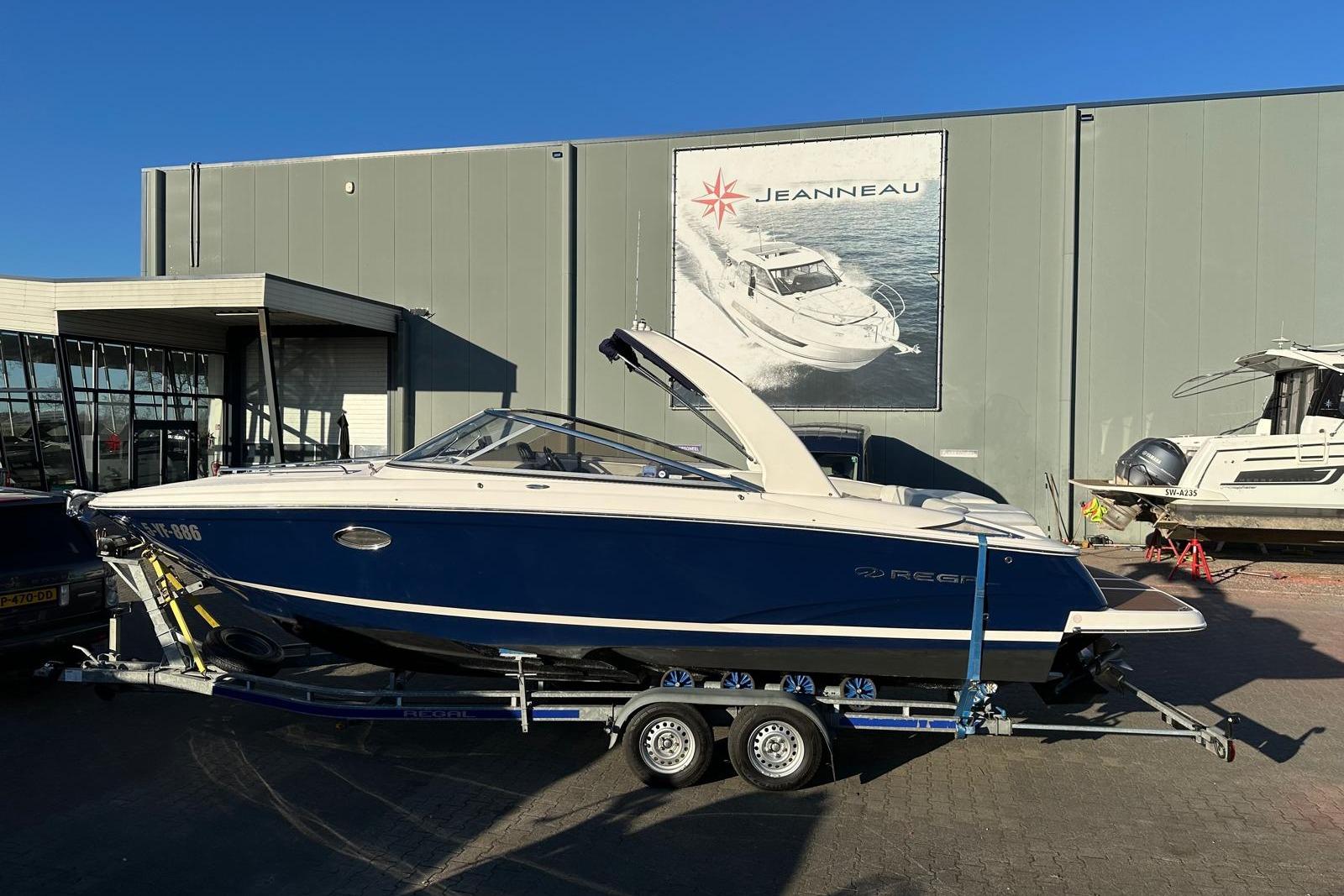 2012 Regal 2750 Cuddy