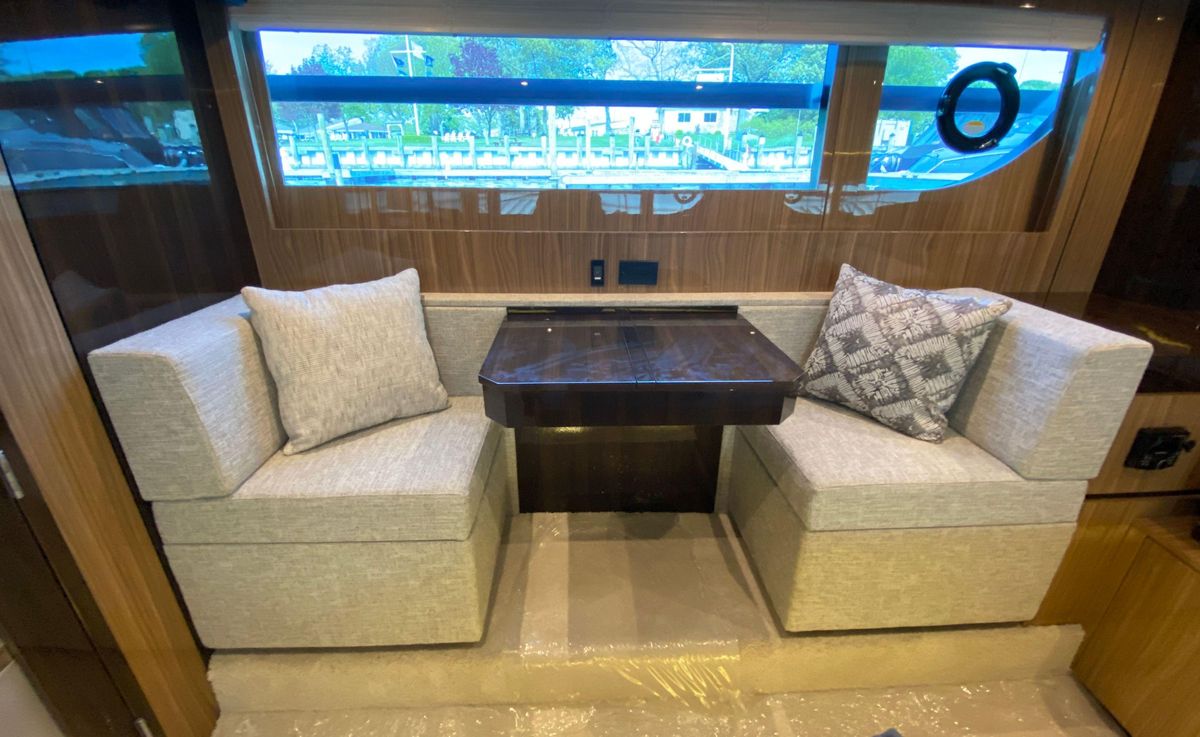 2022 Cruisers Yachts 59 