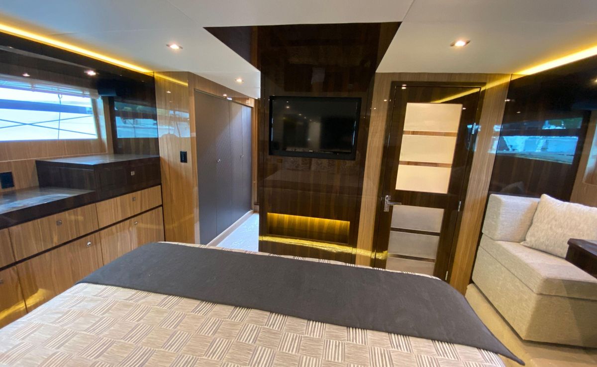 2022 Cruisers Yachts 59 