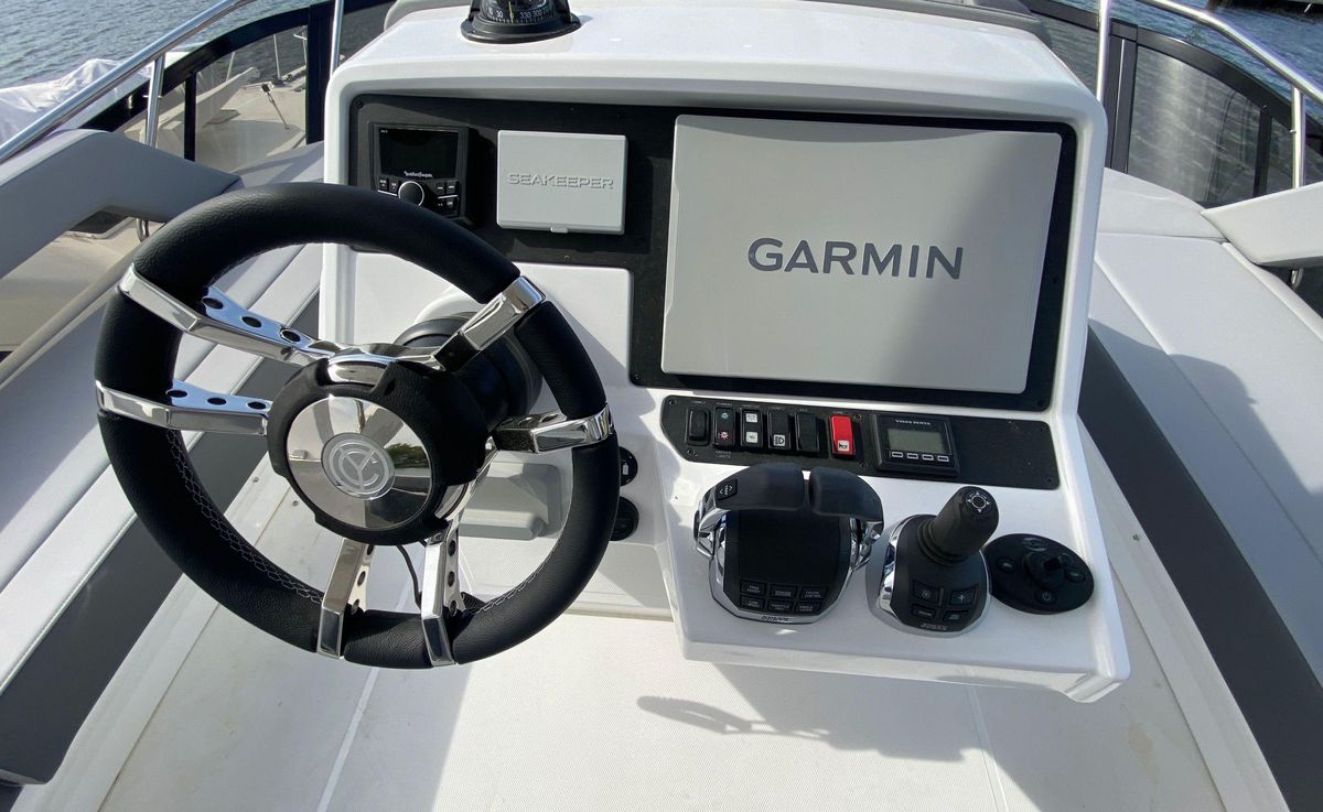 2022 Cruisers Yachts 59 