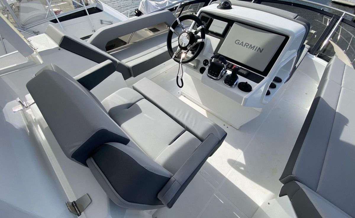 2022 Cruisers Yachts 59 